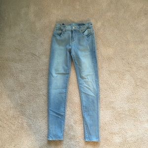 NEVER-WORN GAP LIGHT WASH JEANS!!!